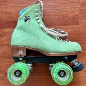Moxi Skates Lolly honey dew green suede size 7 - only worn once!